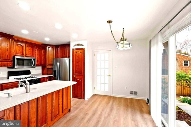Building Photo - 7109 Davis Ct