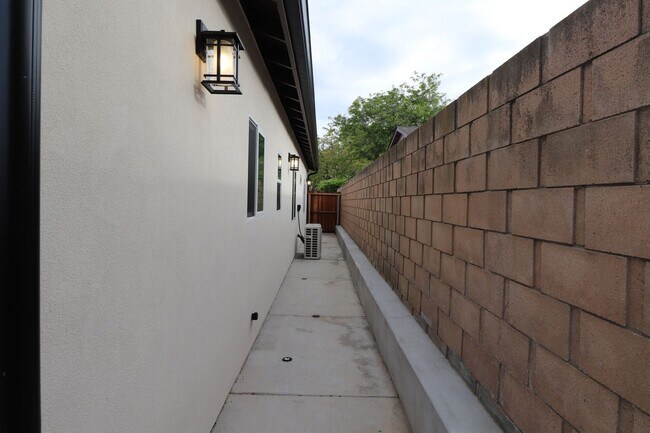 Building Photo - Foxenwood ADU