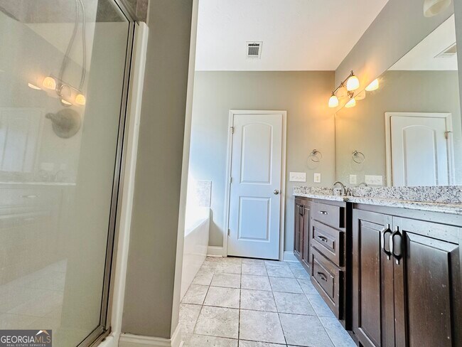 Building Photo - 1255 Woodville Ct