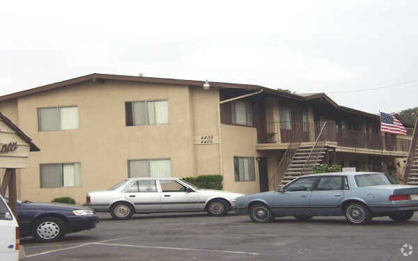 Building Photo - Lisa Manor