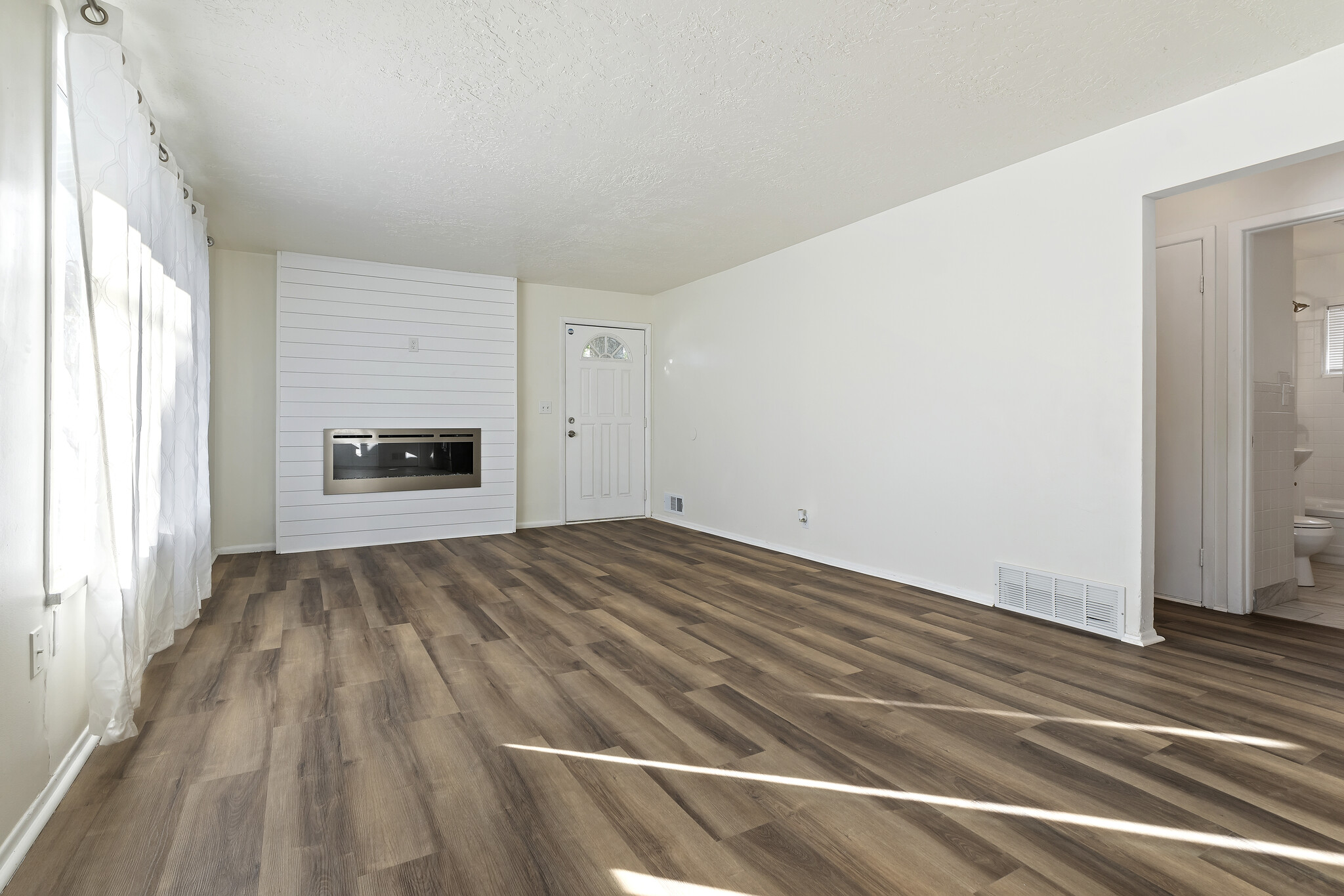 Building Photo - 291 E Garden Ave