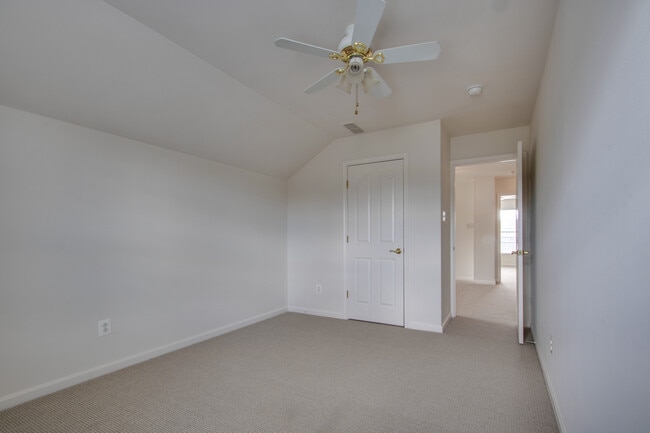 Building Photo - 30 Wanoma Cir