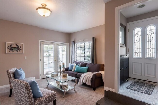 Building Photo - 328 Rosecrans Ave