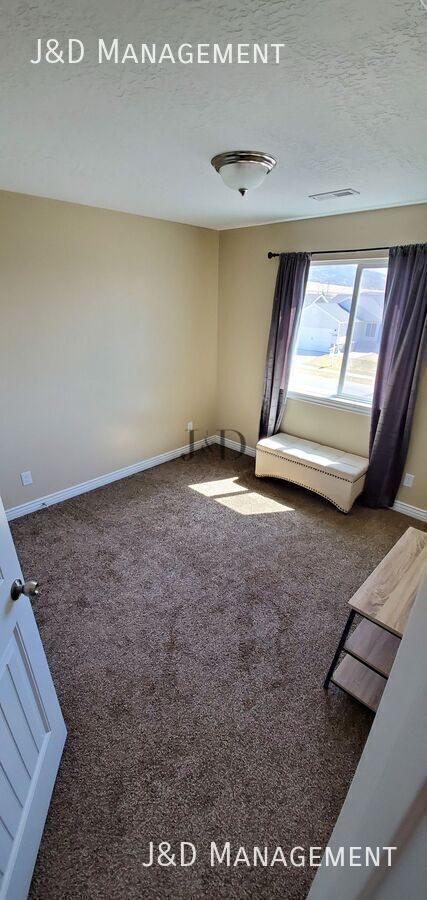 Building Photo - 2349 Jim Bridger Dr