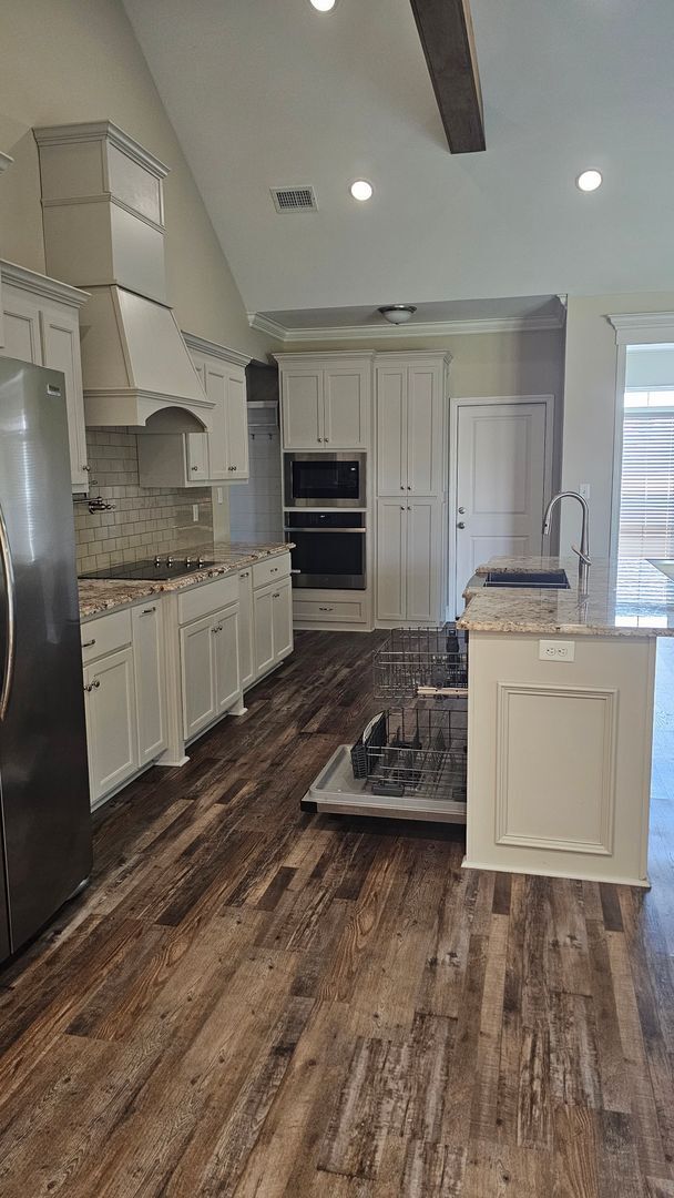 Building Photo - Knights Landing four bedroom home