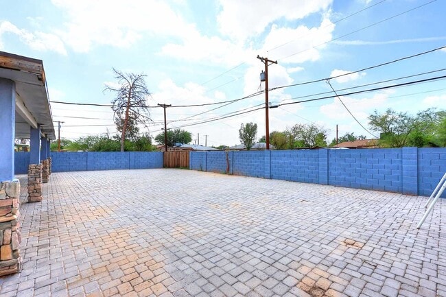 Building Photo - 8806 N 30th Ave