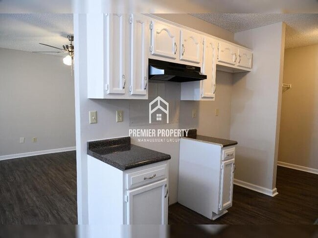 Building Photo - 3017 Meadows Ln