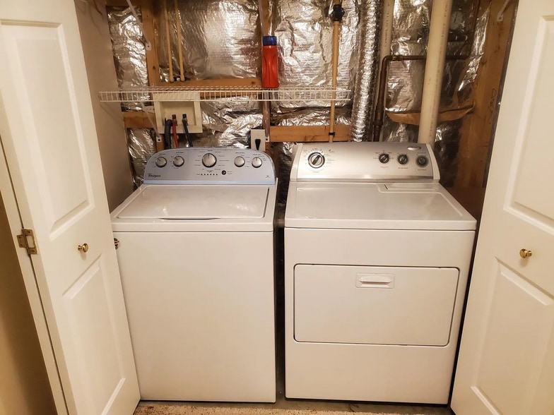 Building Photo - 121 Foxbay Ln