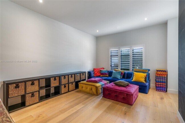 Building Photo - 2801 Flamingo Dr