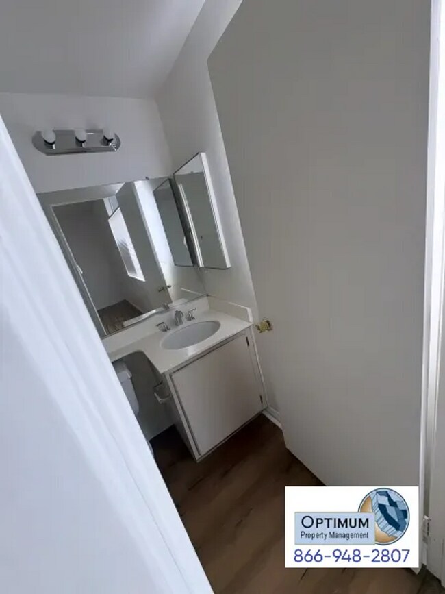 Building Photo - Spacious 4-Bedroom Home with Fireplace & Large Backyard