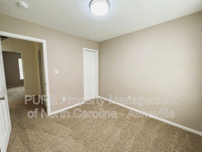 Building Photo - 16 Evergreen Ave