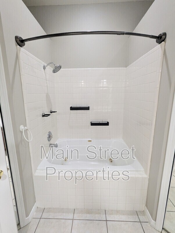 Building Photo - 1909 Southwind Cir