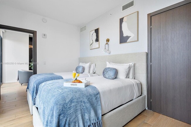 Building Photo - 398 NE 5th St