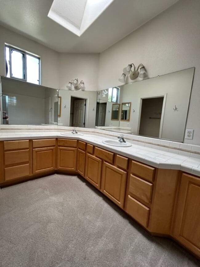 Building Photo - 2805 Garibaldi Ave