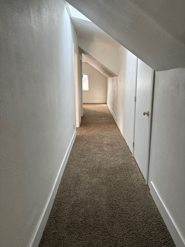 Building Photo - Charming Updated South Hill 4 Bedroom 1 Bath Home