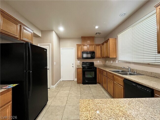 Building Photo - 548 Ivy Spring St