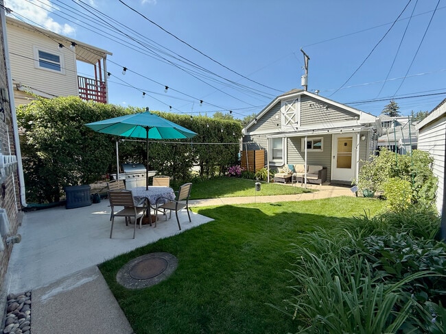 Building Photo - 5128 W Carmen Ave