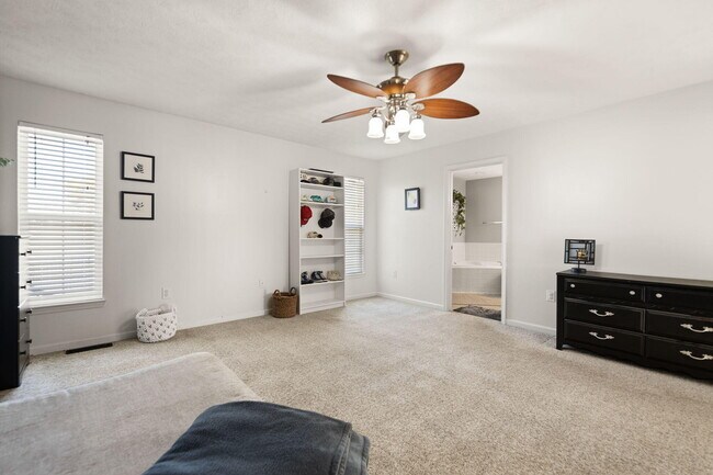 Building Photo - 76 Waterford Way