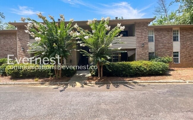 Building Photo - 2 Bed, 2 Bath Condo with Modern Amenities / Pet-Friendly / Available Now!