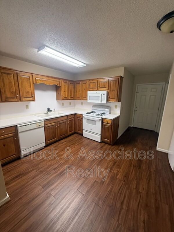 Building Photo - 1716 Sunny Ln