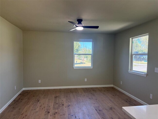 Building Photo - 205 NW 2nd St