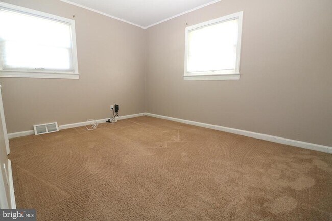 Building Photo - 218 Webbs Ln