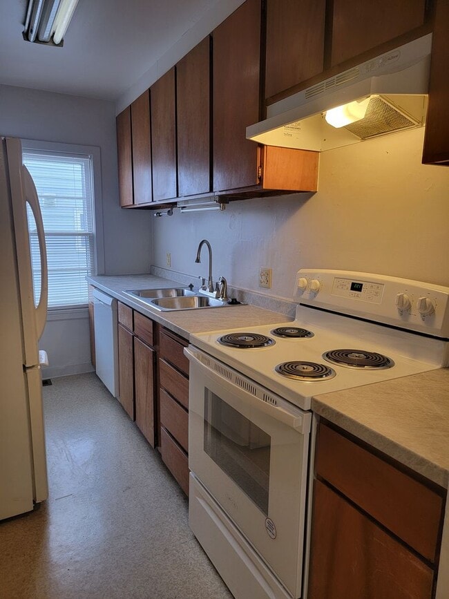 Building Photo - **APPROVED APPLICATIONS**  2 bed 1 bath single family home