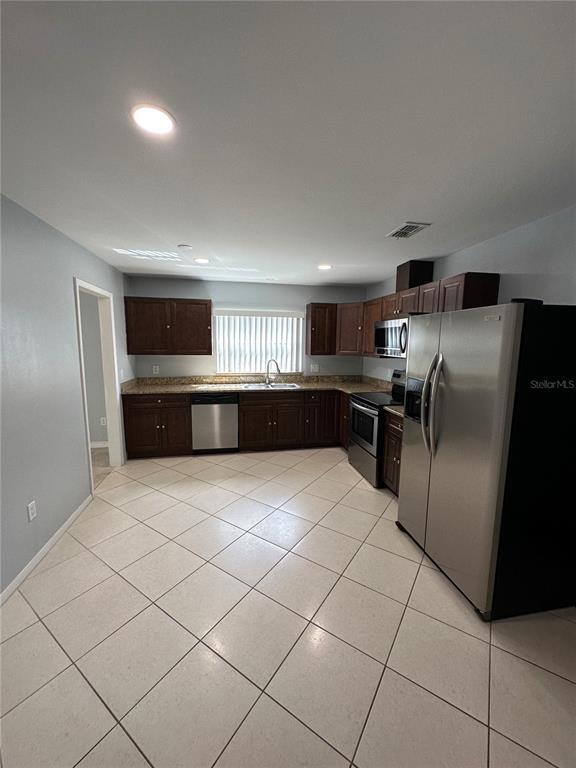 Building Photo - 7939 Glen Abbey Cir