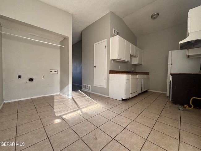 Building Photo - 10840 Obsidian St