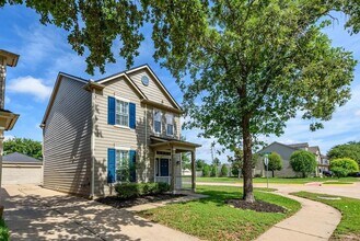 Building Photo - 9631 Coyote Creek Dr