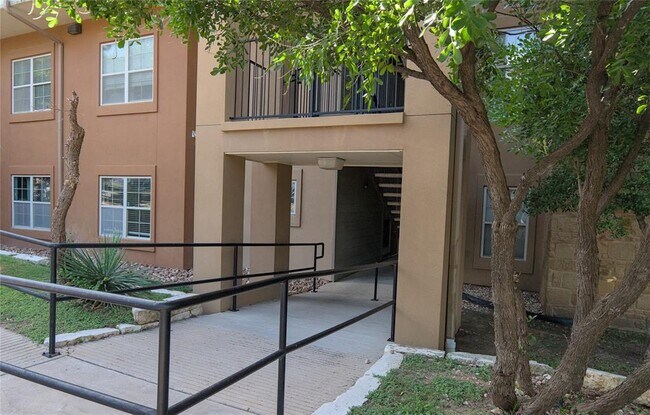 Primary Photo - 6810 Deatonhill Dr