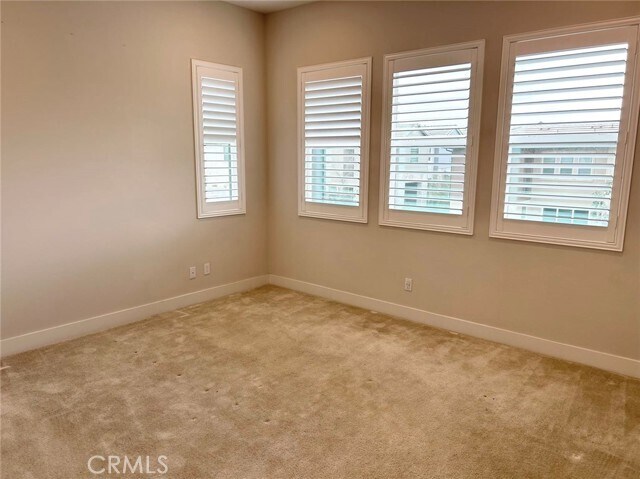 Building Photo - 109 Chorus