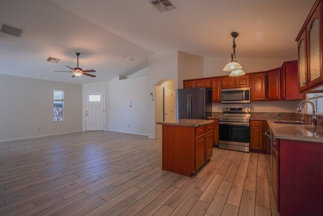 Building Photo - 15614 N 34th St