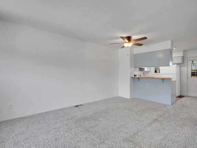 Building Photo - $1,795 // 2-Bed 1-Bath Charming Rowhome in...