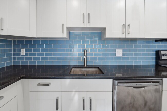 Building Photo - $1,540.95- 1 Bed, 1 Bath Lofted Apartment in Lakewood with Central AC!