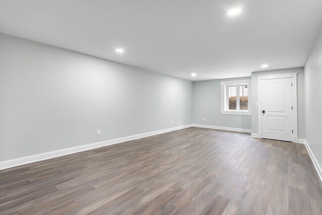 Building Photo - 864 Baldwin St