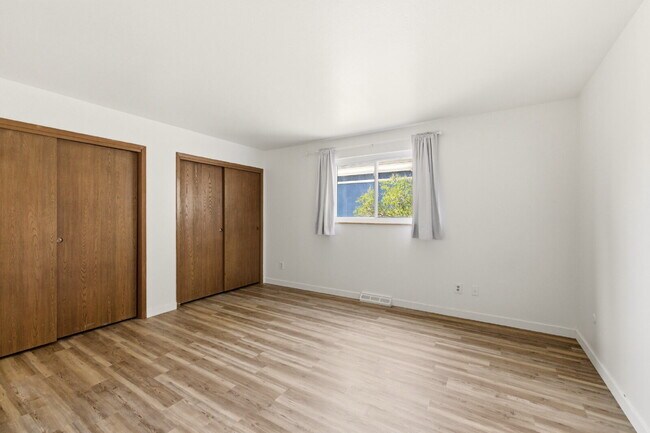 Building Photo - Huge Backyard - Remodeled 3 Bedroom 1.5 Bath Ready ASAP!