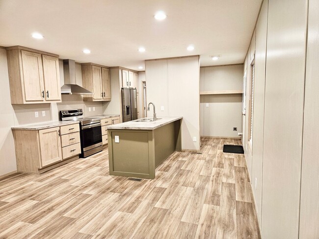 Building Photo - BRAND NEW!! VERY NICE 3 bedroom, 2 bath ho...