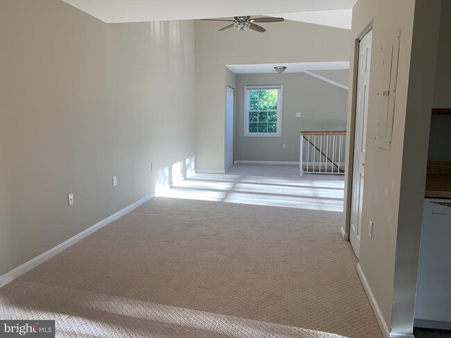 Building Photo - 7575 Belle Grae Dr