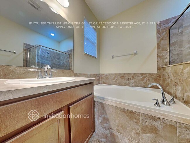 Building Photo - 3247 Berwick Ln