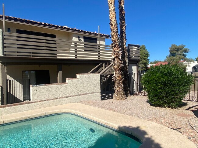 Building Photo - 14053 N Edgeworth Dr