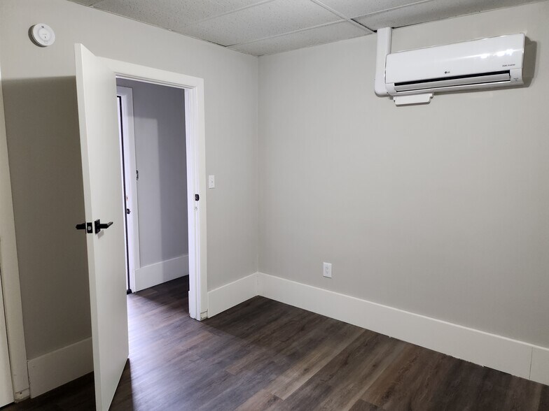 Building Photo - 188 New Castle Rd