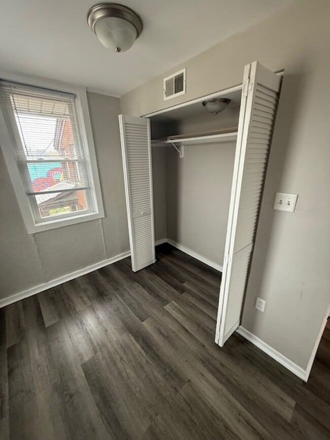 Building Photo - Virginia- BB