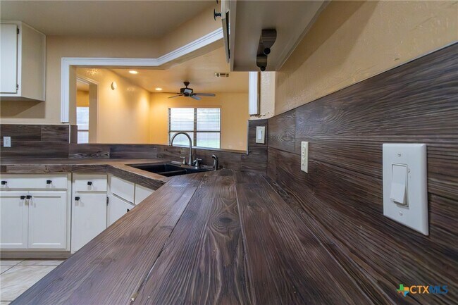 Building Photo - 4406 Bowles Dr