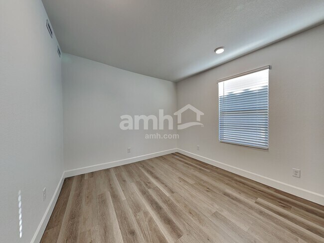 Building Photo - 9230 River Owl Ct