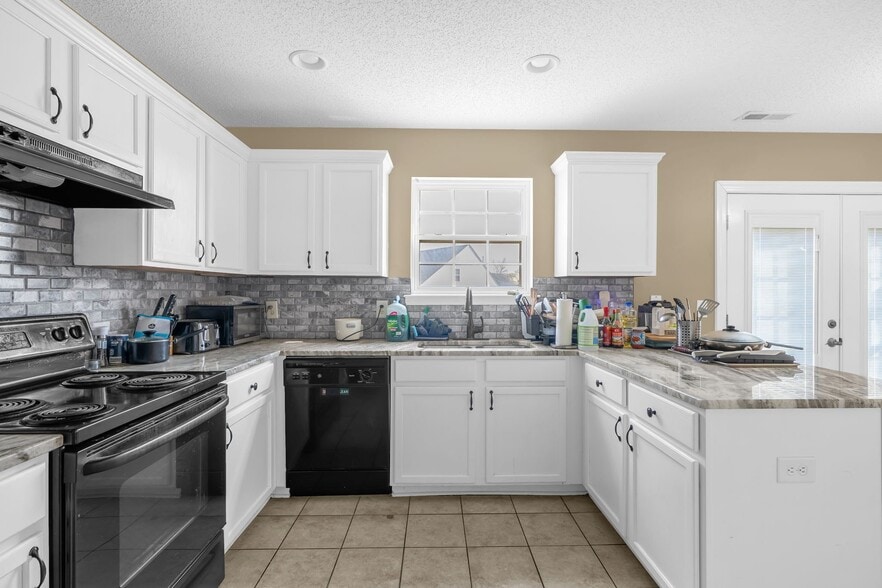 Building Photo - 10510 Plantain Ct