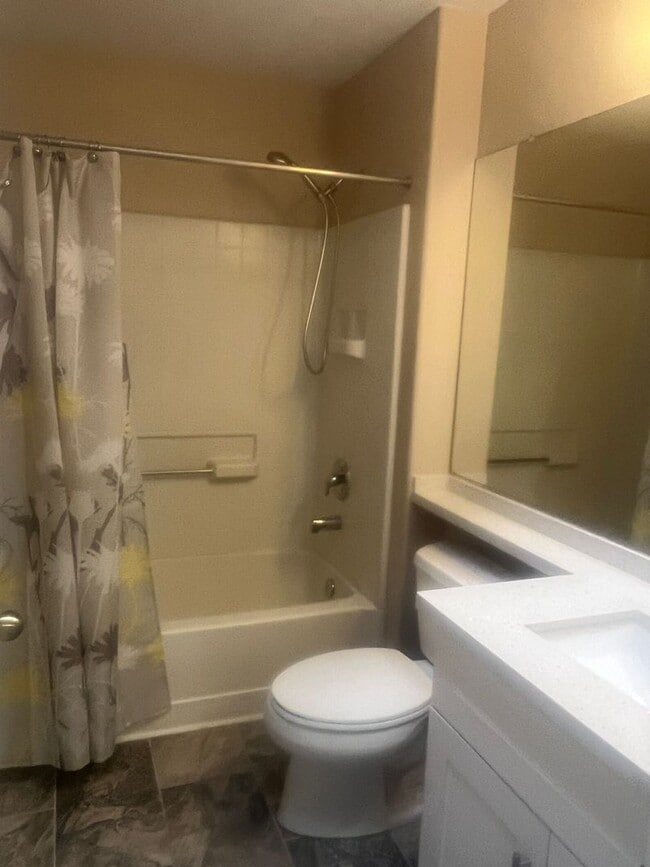 Building Photo - Beautiful Attached Dual Townhouse