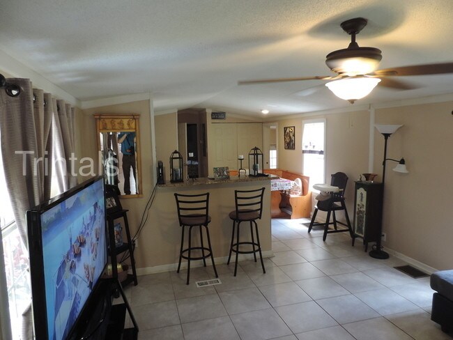 Building Photo - Newely remodeled 4 bedroom