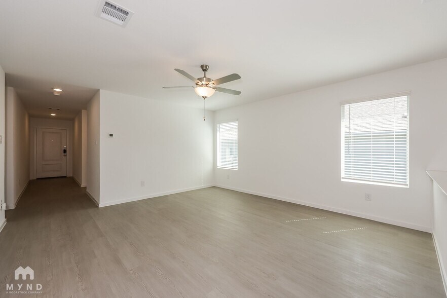 Building Photo - 2720 River Knl Ln