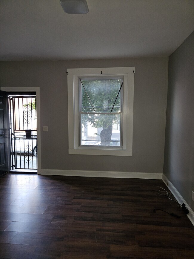 Building Photo - 3416 Ormes St